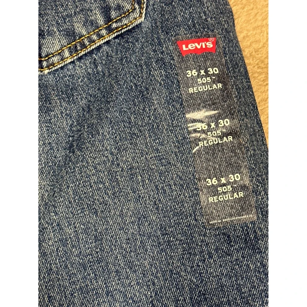 NWT Levi's 505 Regular Fit Jeans Mens 36x30 Medium Wash Straight Leg Denim